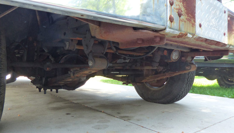 SJ Cherokees had leaf springs at all four corners.